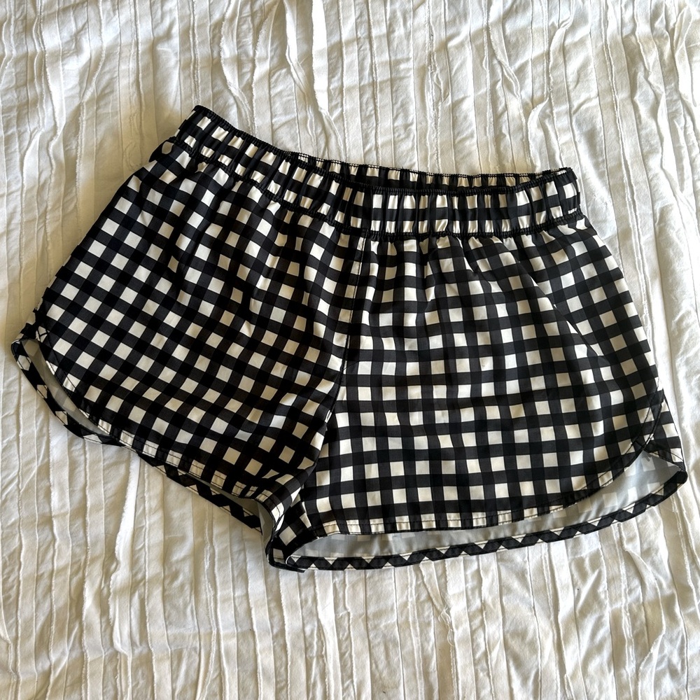 Old Navy Active - Women’s black / White gingham checkered running shorts